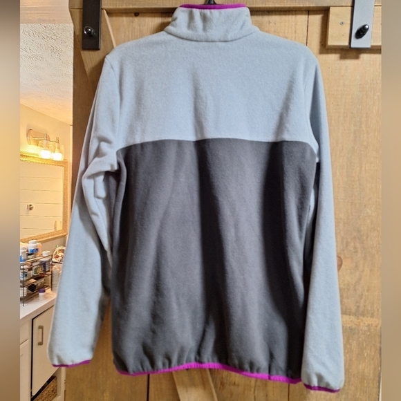 A Columbia fleece 1/2 zip pullover in a womens size large. Front pocket. EUC. - Picture 7 of 7